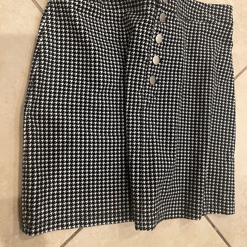 Forever 21 Black and White A-Line Pleated Skirt